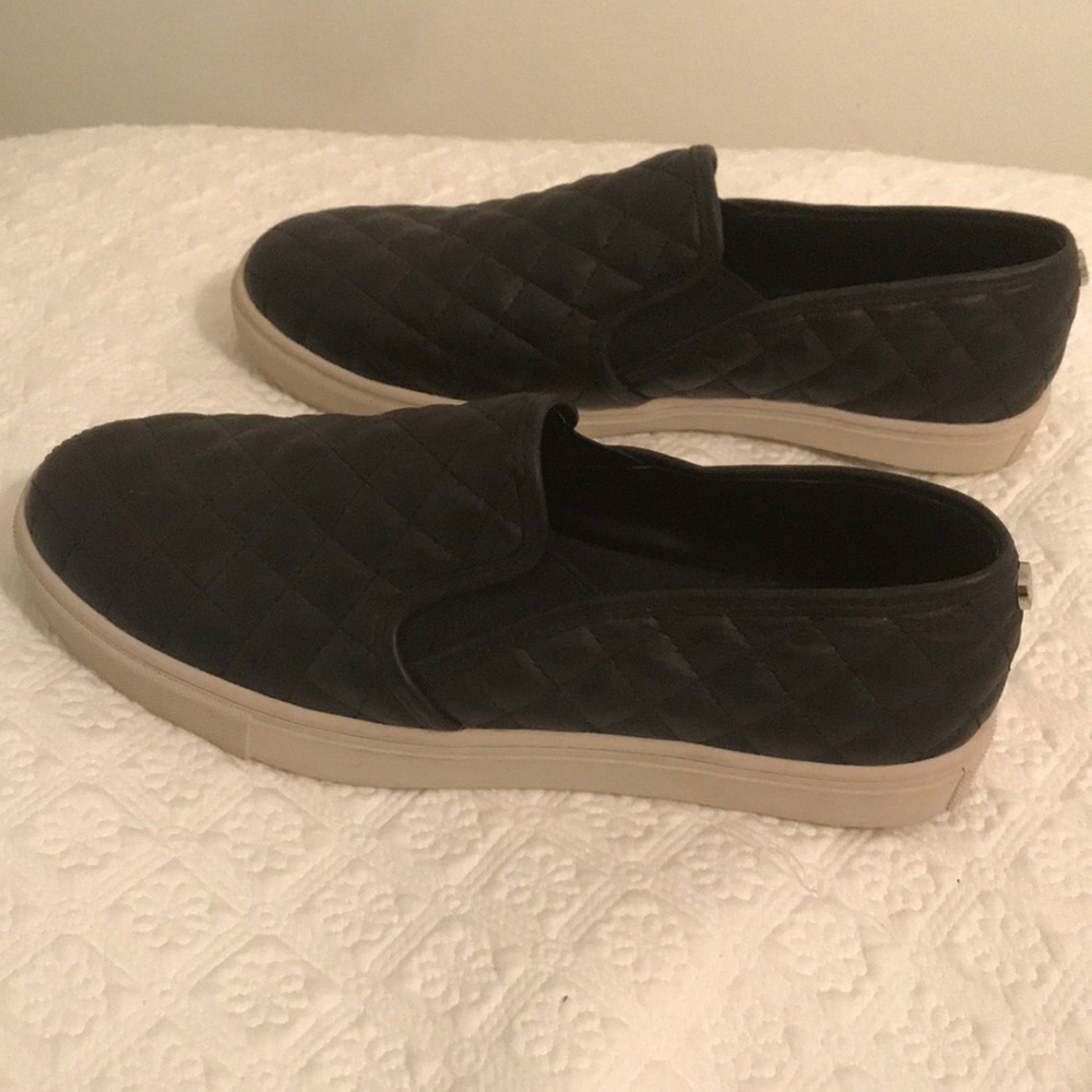 Steve Madden black comfort shoes